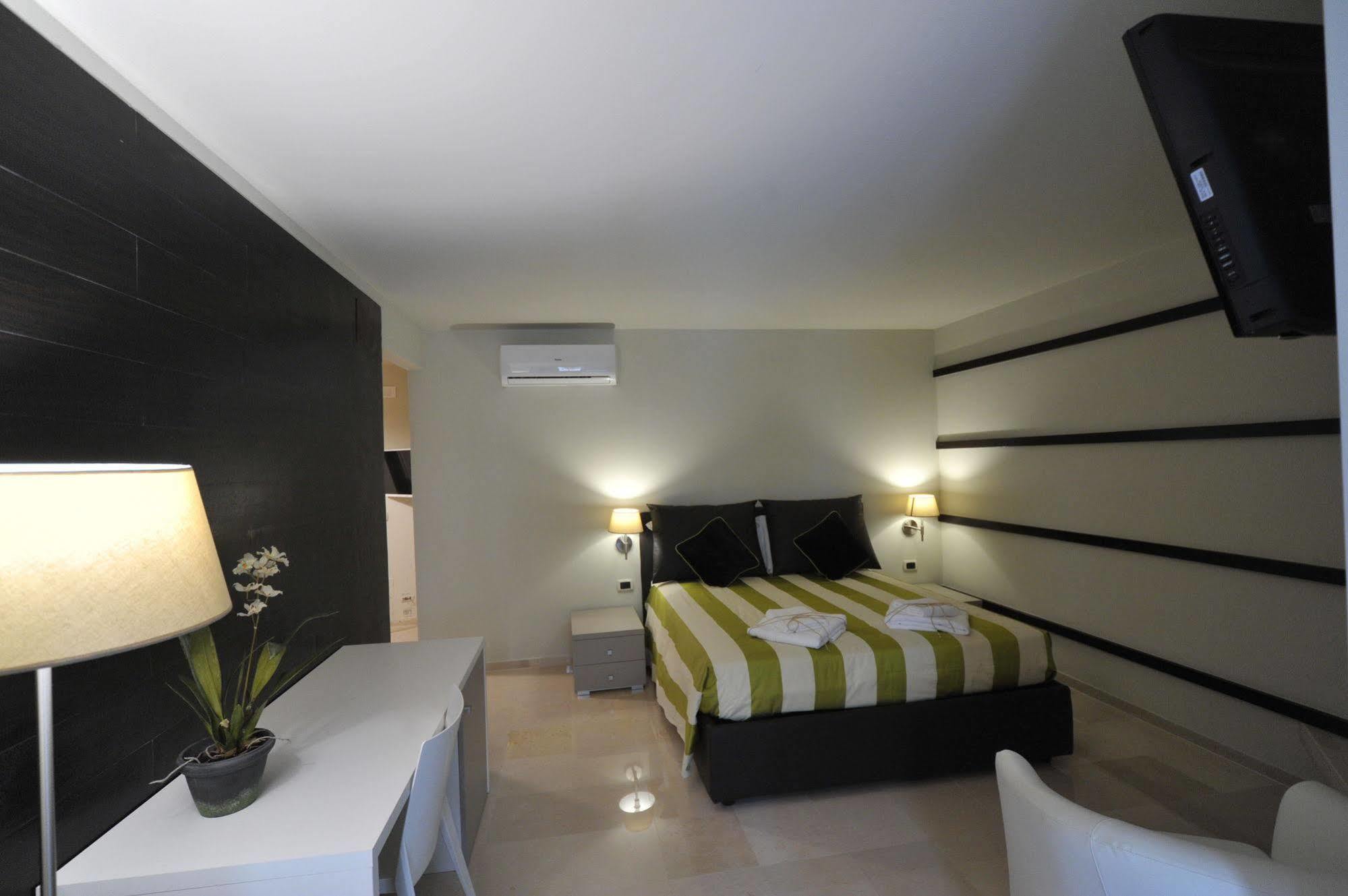 Bed and Breakfast Gatto Bianco House Bari Exterior foto