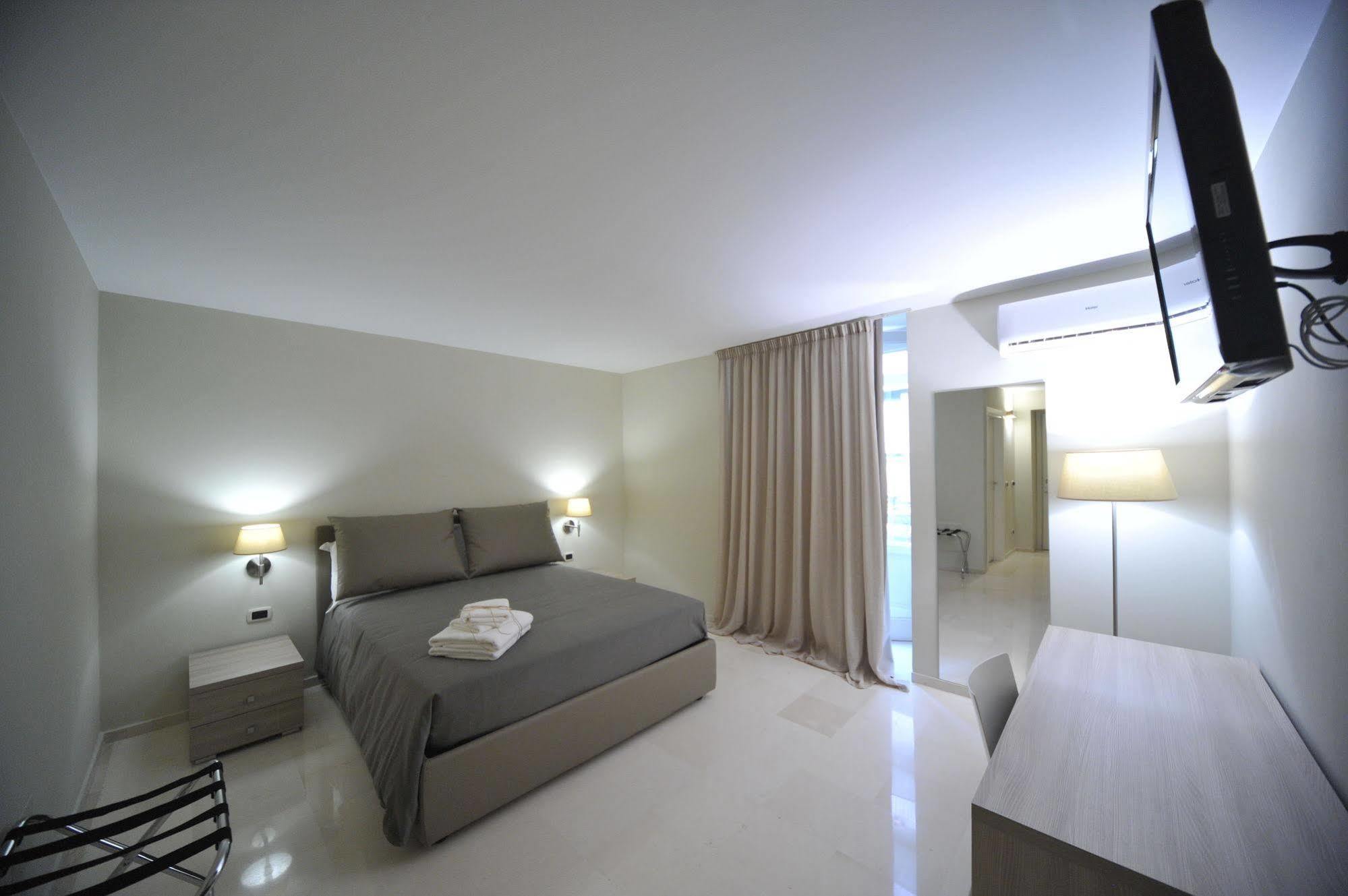 Bed and Breakfast Gatto Bianco House Bari Exterior foto