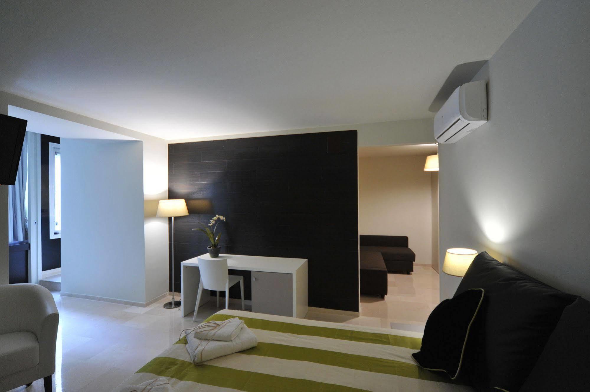 Bed and Breakfast Gatto Bianco House Bari Exterior foto